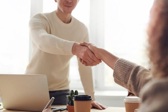 landlord-and-tenant-shaking-hands-over-desk-lease-agreement