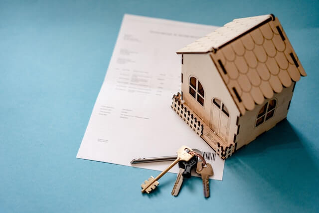 little-house-and-keys on-sheet-of-paper