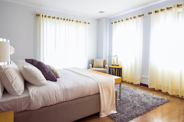 bedroom-with-bed-and-curtains