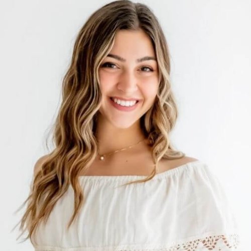capture Alexa Davison Leasing Agent